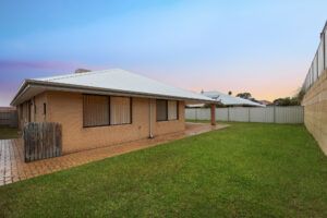 Spacious 4-Bedroom, 2-Bathroom Family Home in Secret Harbour - Photo 5