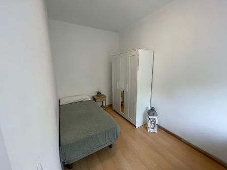 Calle Gonzalo de Berceo, Sevilla, Andalusia 41010 - Photo 2