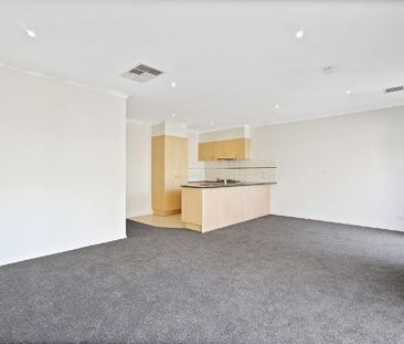 3 Longleaf Grove, Mitcham - Photo 1