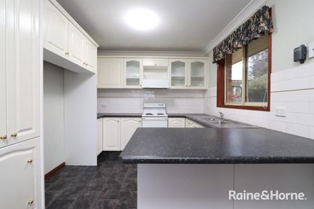 Neat & Tidy unit in South Bathurst- Available 14.1.2026 - Photo 2