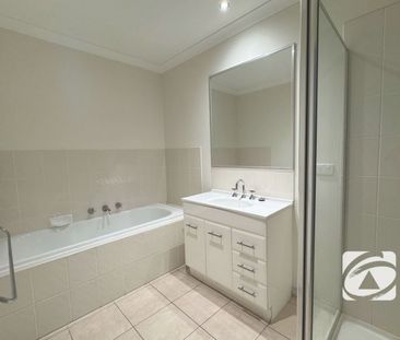 PERFECTLY LOCATED FAMILY HOME - Photo 4