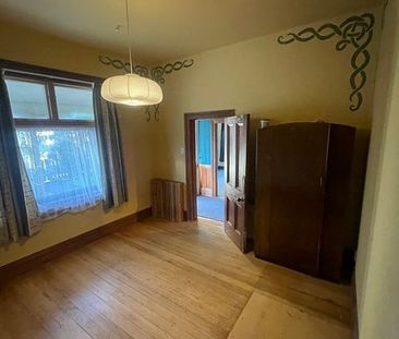 Charming 3BR Linwood Home w/ Garden - Photo 2
