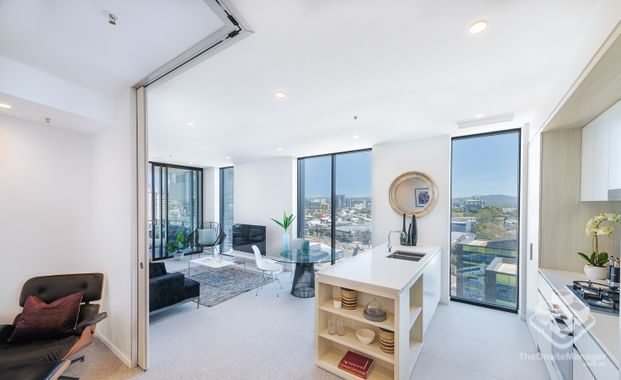 Large 2 Bedroom 2 Bathroom + Study For Rent - Photo 1