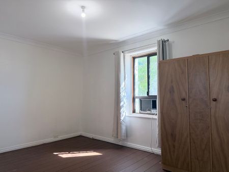 2 Bedroom - Quiet West Location - Photo 5