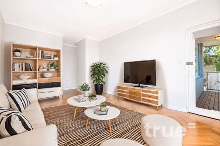 CHIC & CONTEMPORARY THREE BEDROOM UNIT - Photo 3