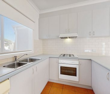 Settle into a Lifestyle of Comfort and Convenience in Niddrie - Photo 4