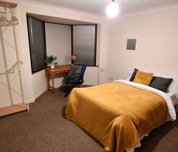 🌟Dreamy Double 18 Min from Hospital & Uni🌟 Room 4 - Photo 2