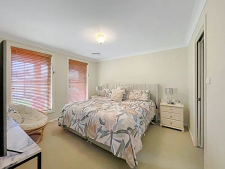 Executive Living in Keswick! - Photo 3