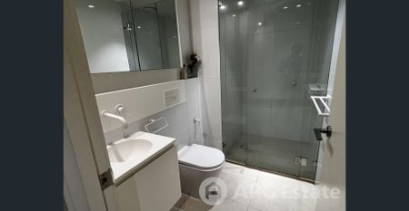 Modern South Yarra Apartment with Balcony, Gym, Pool & Prime Location - Photo 5