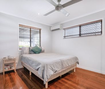 Charming Coastal Family Home Designed for Living and Entertaining - Photo 4