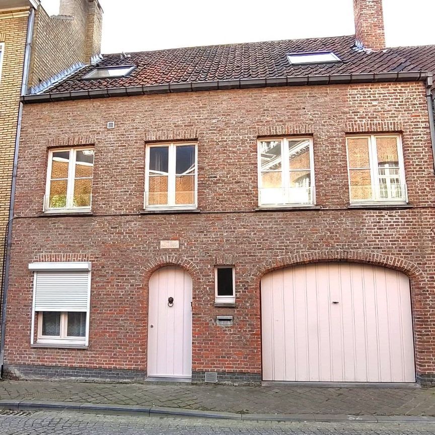 Charmante STADSWONING met GARAGE op UITSTEKENDE locatie te Brugge vlak aan 't Zand! - Photo 1