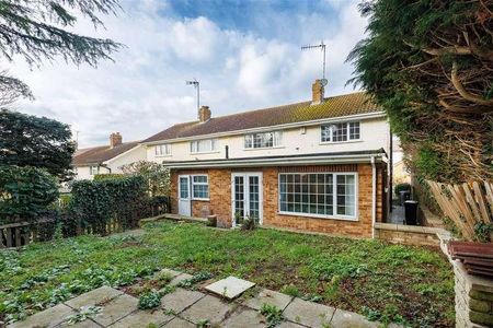 Lower Swaines, Epping, CM16 - Photo 4