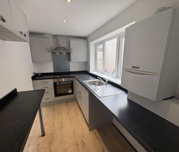 2 bedroom terraced house to rent - Photo 4