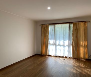 A Cosy Home in Hampton Park - Photo 3