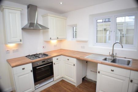 2 bedroom end of terrace house to rent - Photo 4