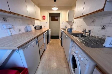 5 bedroom detached house to rent - Photo 3