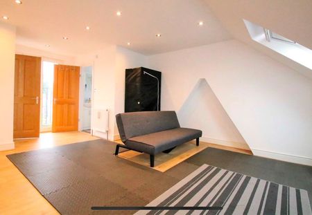 2 Bed Flat, St Saviours Road, CR0 - Photo 4