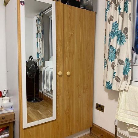 Room in a Shared House, Newbury Park, IG2 - Photo 3