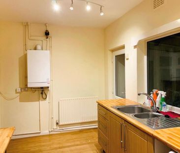 2 bedroom semi-detached house to rent - Photo 3