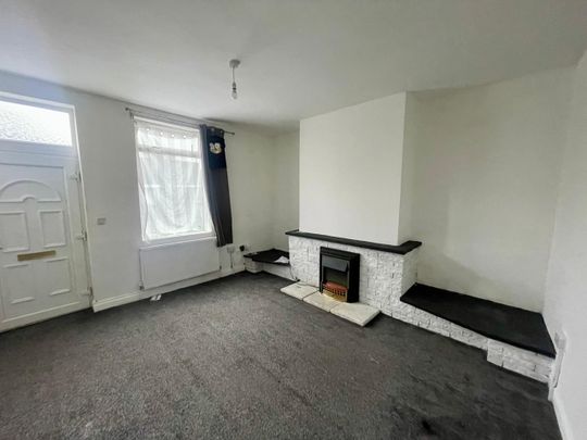 3 Bed Terraced House, Leeds, LS12 - Photo 1