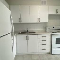 SOUTH EXPOSURE!!! UNIT 2-BEDROOM APARTMENT - Photo 4