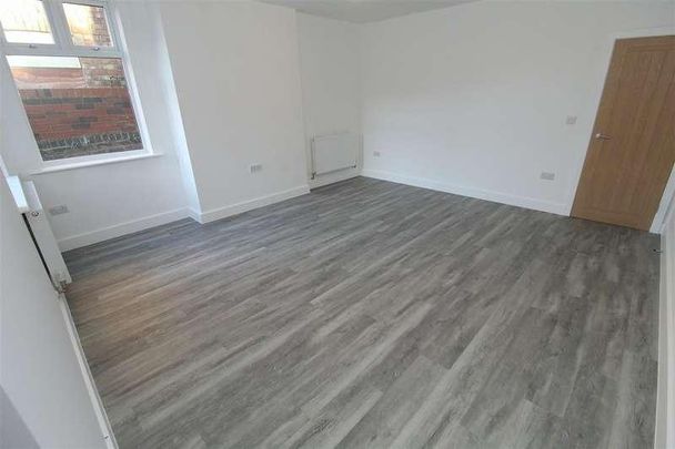 Longmoor Lane, Fazakerley, Liverpool, L10 - Photo 1