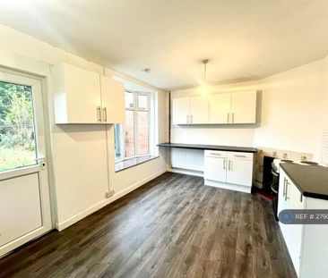 3 bedroom semi-detached house to rent - Photo 2