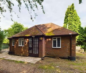 Effingham Lane, Copthorne, West Sussex, RH10 - Photo 4