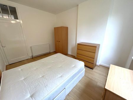 3 bedroom flat to rent - Photo 5