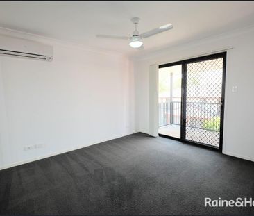 IMMACULATE AIR-CONDITIONED 3 BEDROOM TOWNHOUSE IN POPULAR, CENTRALL... - Photo 3