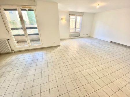TRES BEAU T4 DE 81.02 M² AU 1ER ETAGE D'UN IMMEUBLE SITUE 23 AVENUE GENERAL LECLERC A VILLEURBANNE - Photo 2