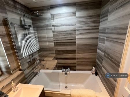 2 bedroom terraced house to rent - Photo 2