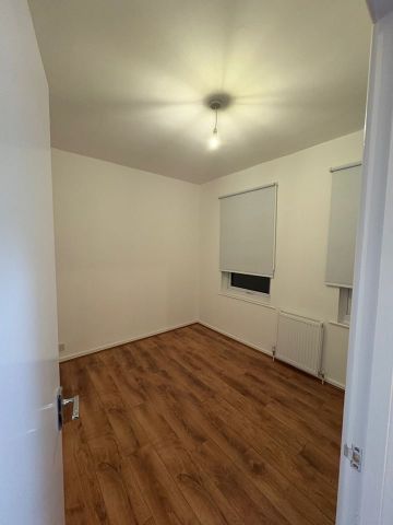 2 Bed Semi-Detached House, Daubeney Road, N17 - Photo 2