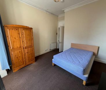 3 bedroom flat to rent - Photo 4