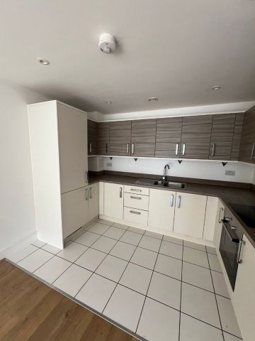 2 Bed Flat, Centenary Plaza, SO19 - Photo 2