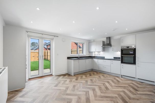 3 bedroom end of terrace house to rent - Photo 1