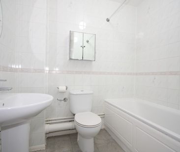 Alwyne Court, Woking - Photo 3