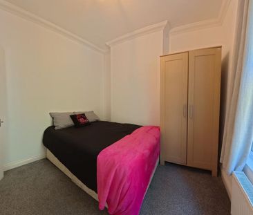 3 bedroom maisonette to rent - Photo 2