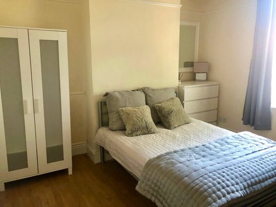 6 bedroom house to rent Pomona Street, Sheffield, South Yorkshire, S11 - Photo 1