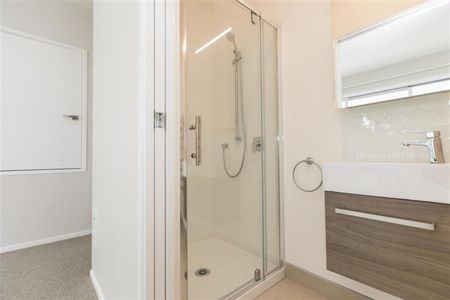 Modern townhouse in Mount Wellington - Photo 3