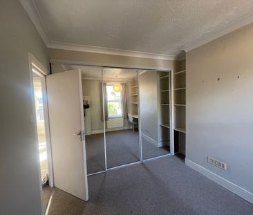 2 Bed Flat, Princes Crescent, BN2 - Photo 3