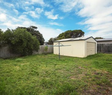 SECURE FENCING | FRESHLEY PAINTED | SPACIOUS FAMILY HOME - Photo 3