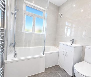 3 bedroom Semi-detached house to rent - Photo 6