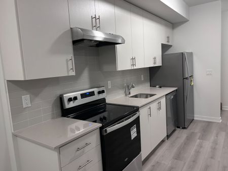 For Lease - 3415 Ridgeway Drive Unit# 4, Mississauga, Ontario - Photo 2