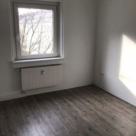 Neu renovierte, geräumige 4-Zi.-Wohnung ab sofort frei - Foto 1