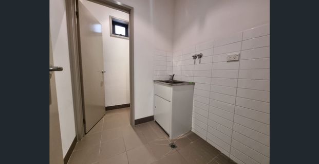 2 BEDROOM APARTMENT - SITUATED CLOSE TO MONASH UNIVERSITY & MONASH MEDICAL CENTRE - Photo 1