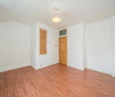 2 bedroom end of terrace house to rent - Photo 6