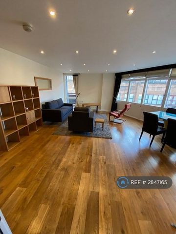3 bedroom flat to rent - Photo 3