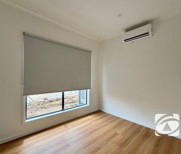 BRAND NEW MODERN HOME IN PERFECT LOCATION - Photo 5