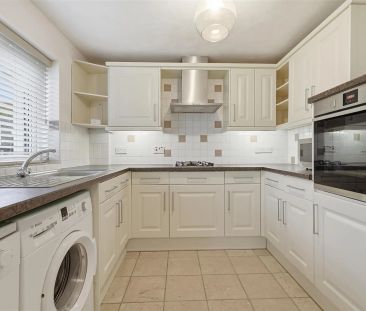 2 Bedroom House - Terraced - Photo 4